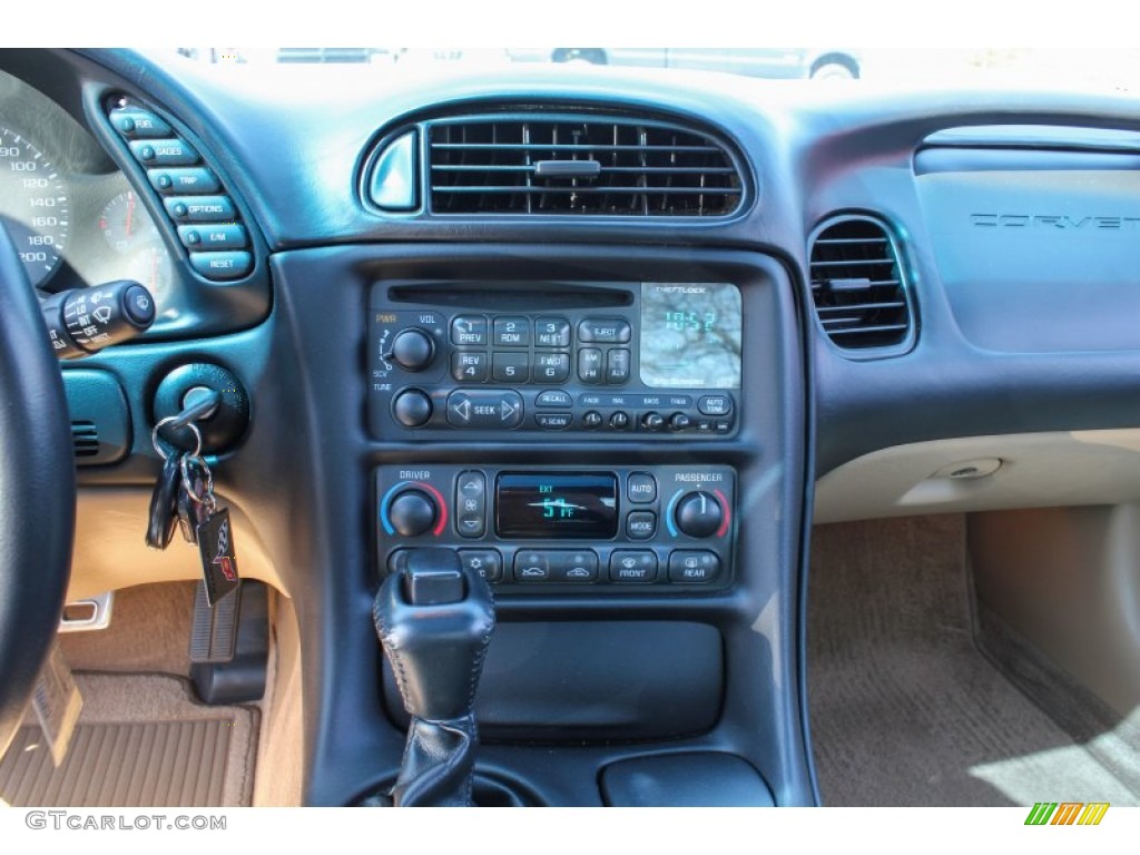 2004 Chevrolet Corvette Coupe Controls Photo #80347041