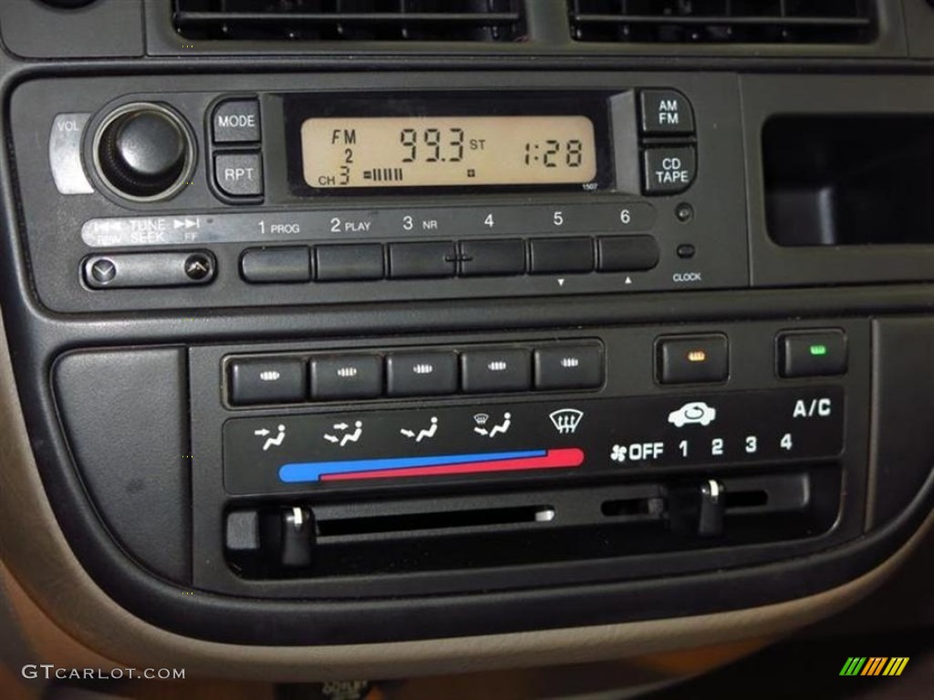 1996 Honda Civic DX Sedan Controls Photo #80353870