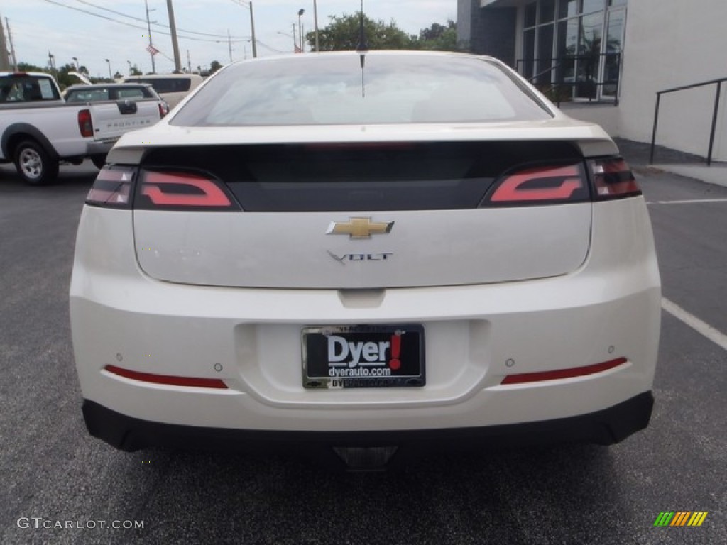 2013 Volt  - White Diamond Tricoat / Pebble Beige/Dark Accents photo #5