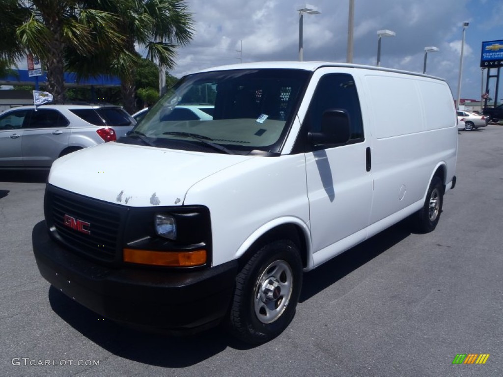 Summit White GMC Savana Van