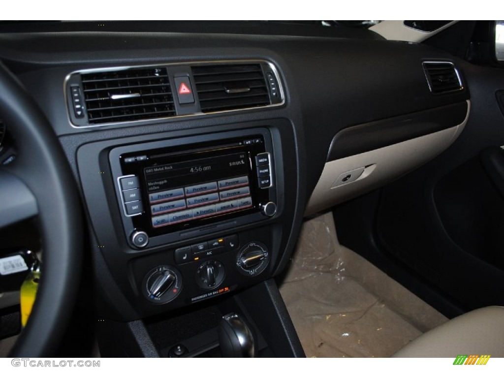 Black Uni Volkswagen Jetta Tdi Sedan Photo