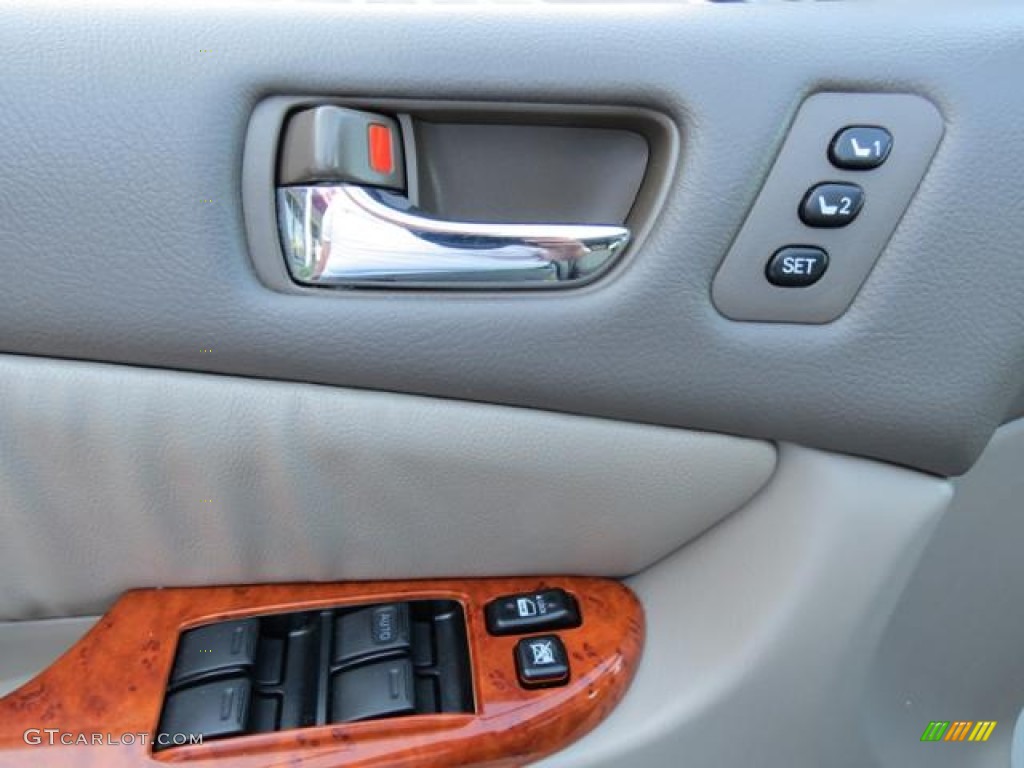 2010 Toyota Sienna XLE Controls Photo #80364946