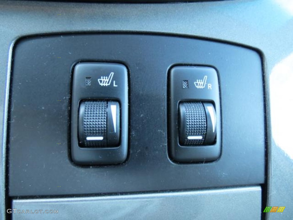 2010 Toyota Sienna XLE Controls Photo #80365132