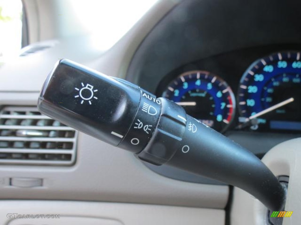 2010 Toyota Sienna XLE Controls Photo #80365244