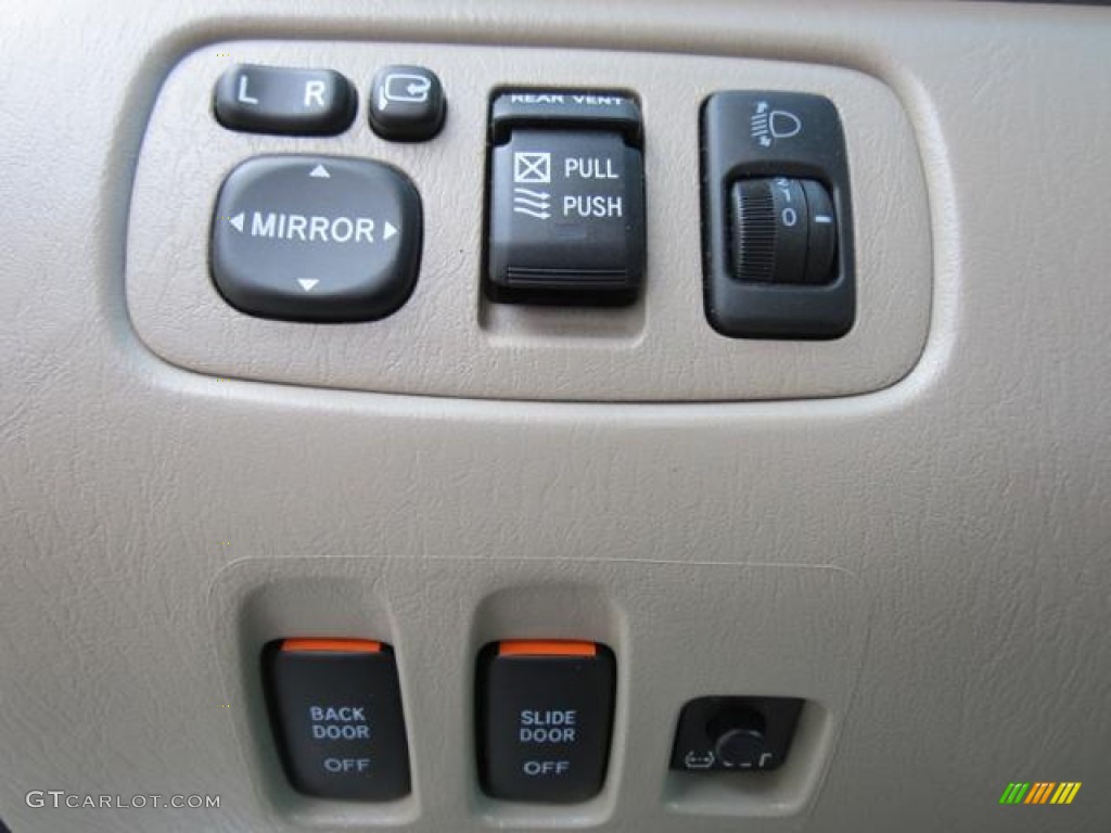 2010 Toyota Sienna XLE Controls Photos