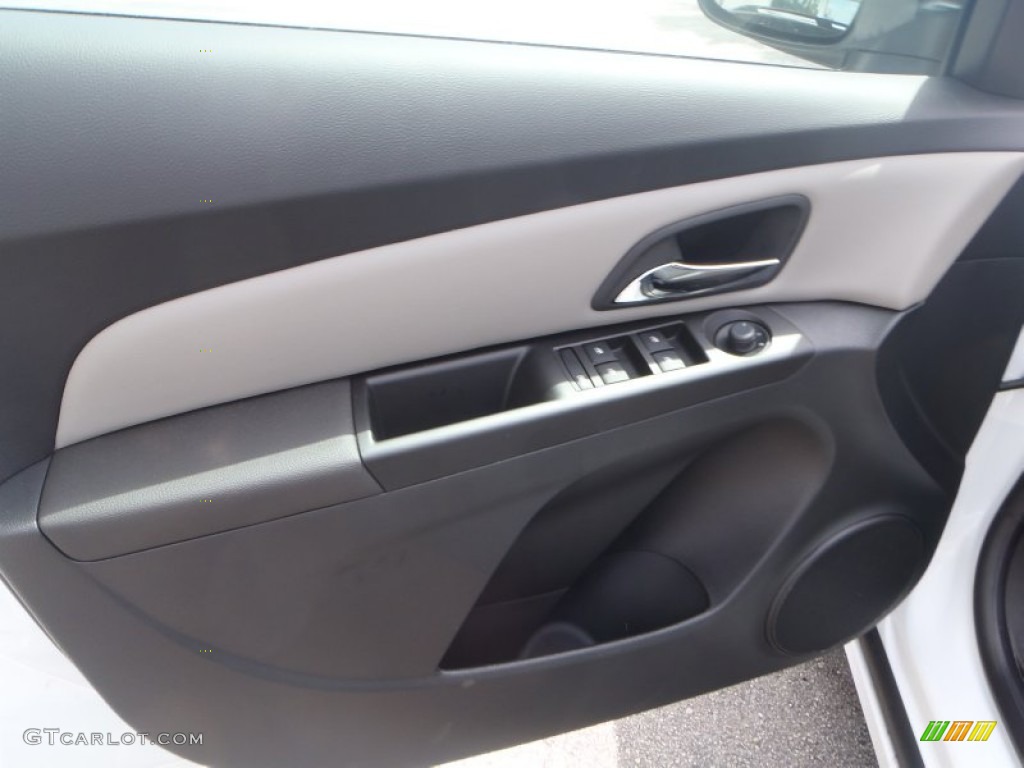 2013 Cruze LT - Summit White / Medium Titanium photo #8
