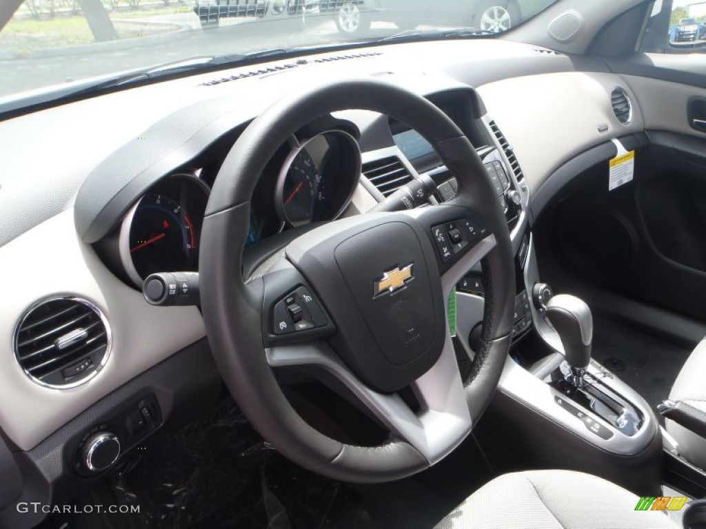 2013 Cruze LT - Summit White / Medium Titanium photo #11