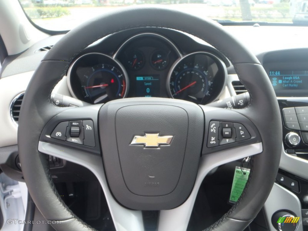 2013 Cruze LT - Summit White / Medium Titanium photo #12