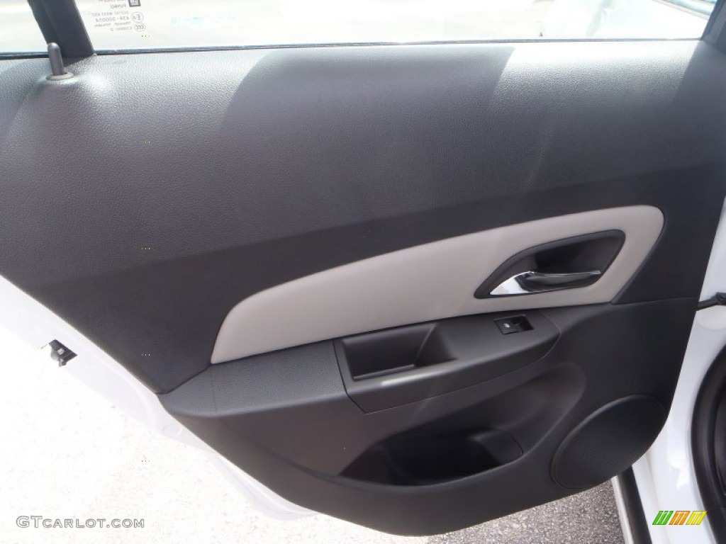 2013 Cruze LT - Summit White / Medium Titanium photo #16