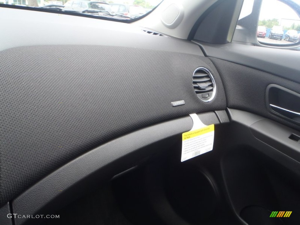 2013 Cruze LT/RS - Summit White / Jet Black photo #14