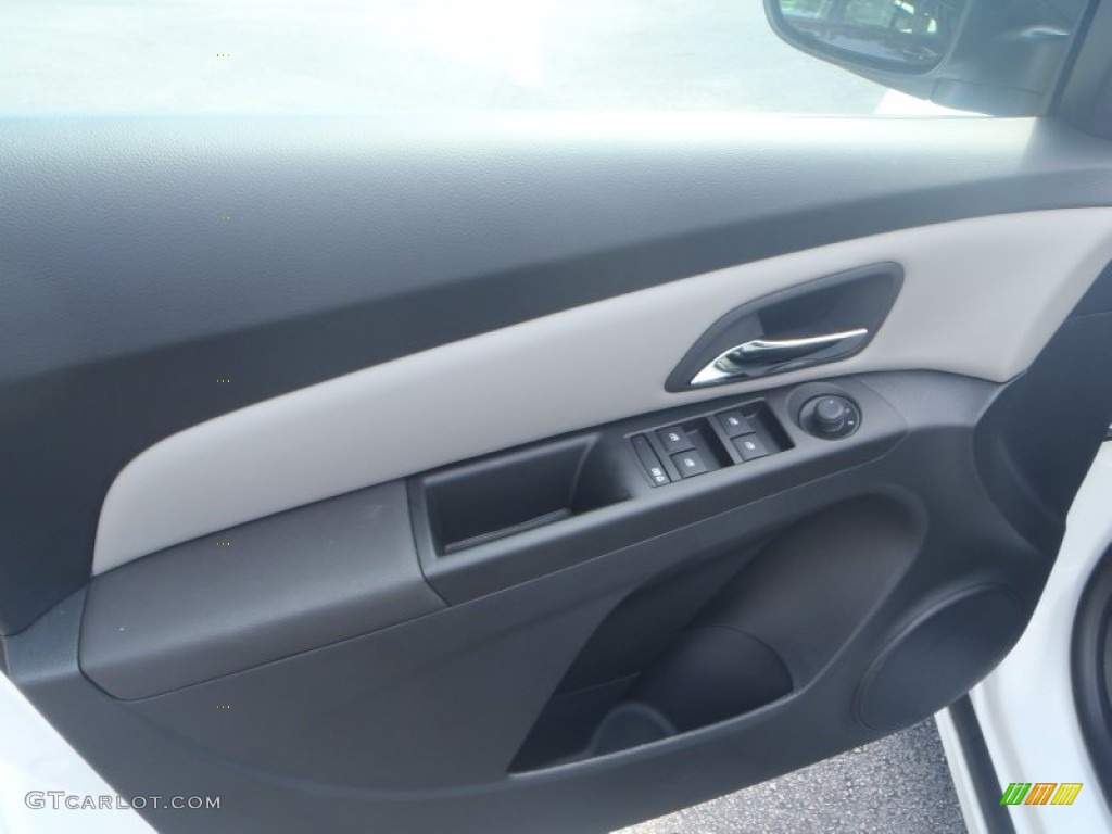 2013 Cruze LS - Summit White / Jet Black/Medium Titanium photo #8
