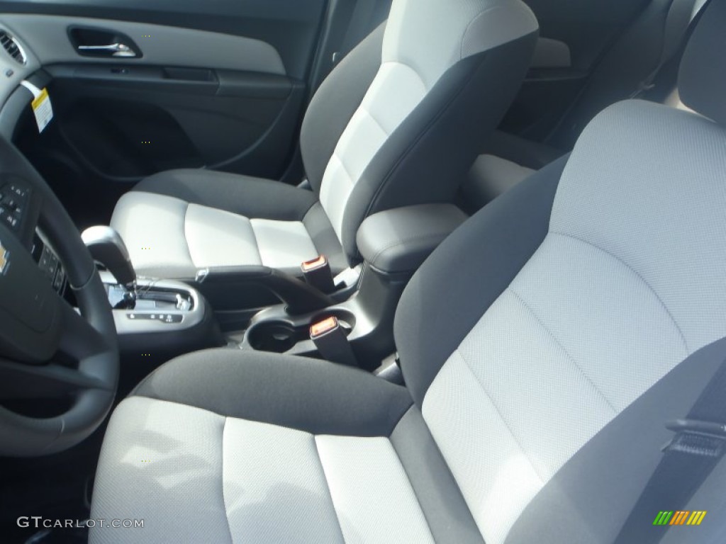 2013 Cruze LS - Summit White / Jet Black/Medium Titanium photo #9