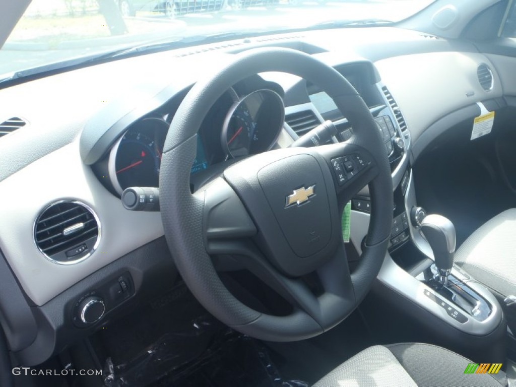 2013 Cruze LS - Summit White / Jet Black/Medium Titanium photo #10