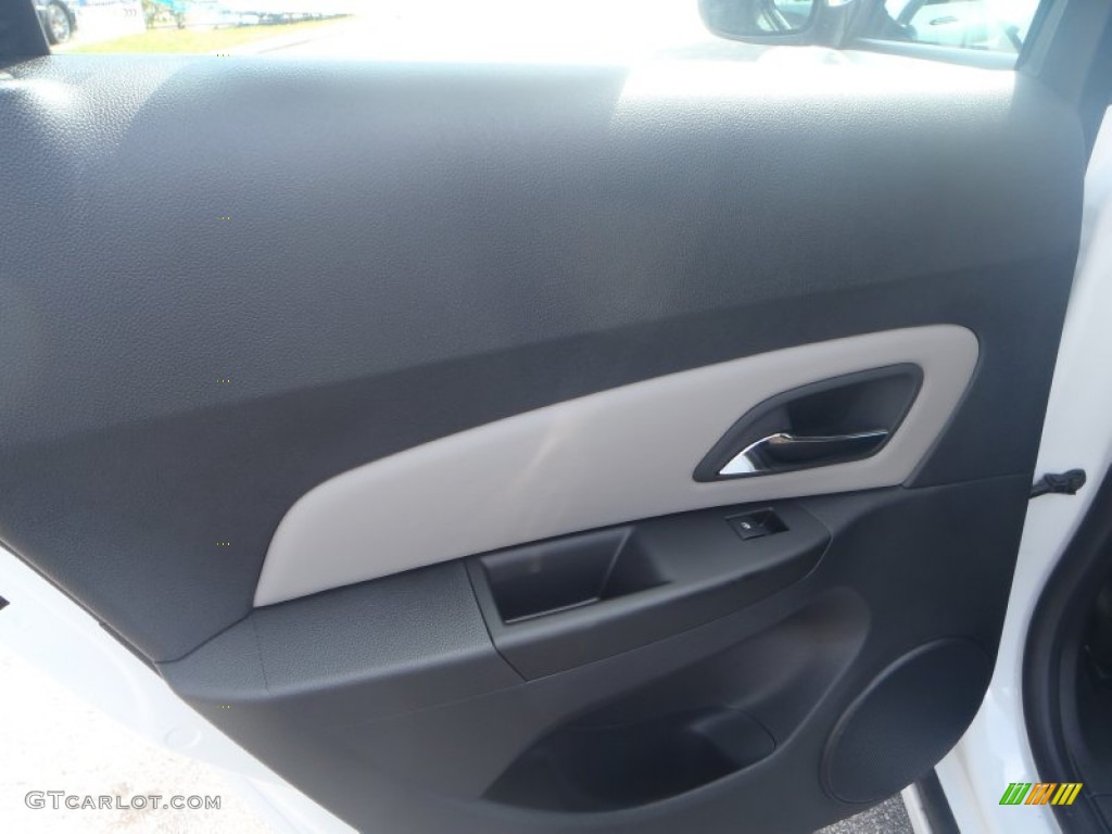 2013 Cruze LS - Summit White / Jet Black/Medium Titanium photo #15