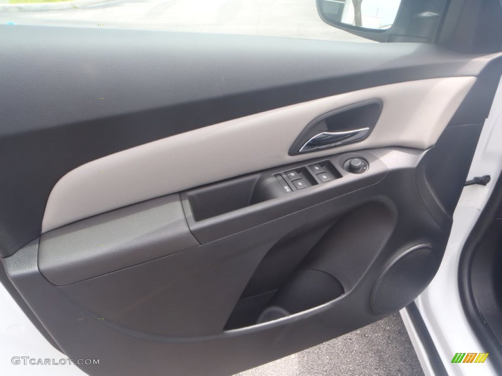 2013 Cruze LS - Summit White / Jet Black/Medium Titanium photo #8