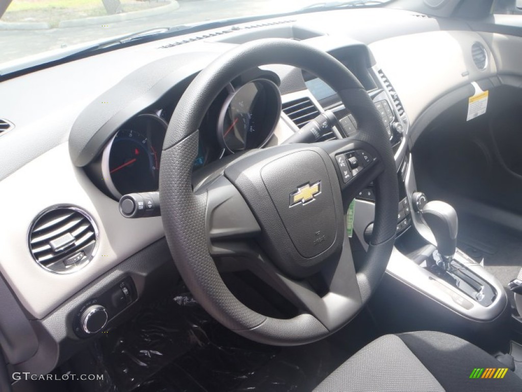 2013 Cruze LS - Summit White / Jet Black/Medium Titanium photo #10