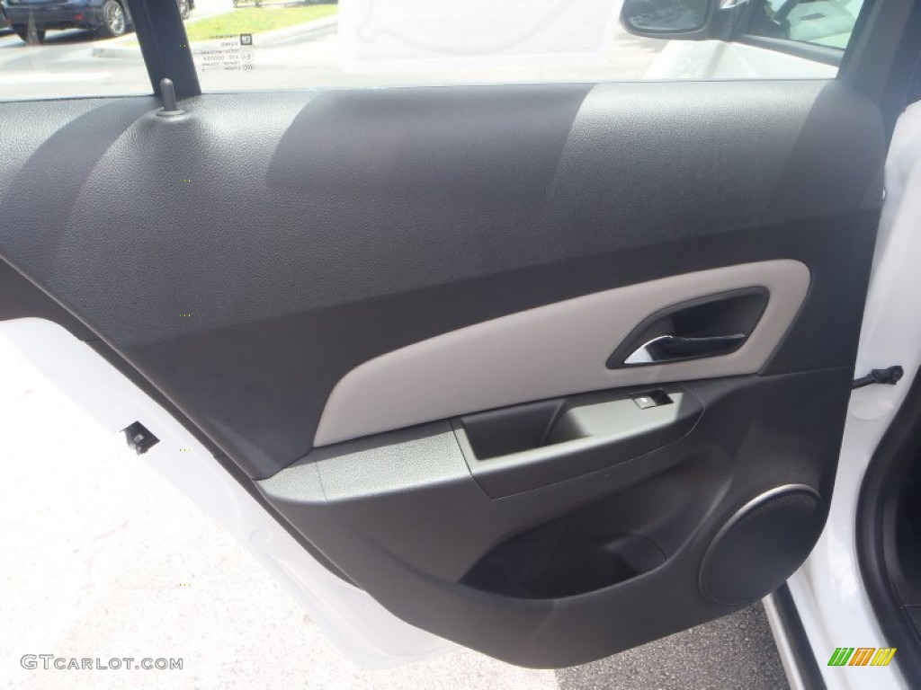 2013 Cruze LS - Summit White / Jet Black/Medium Titanium photo #14