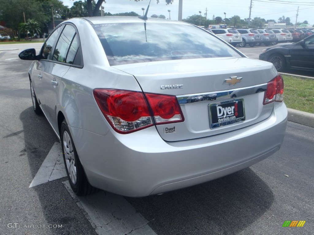 2013 Cruze LS - Silver Ice Metallic / Jet Black/Medium Titanium photo #4