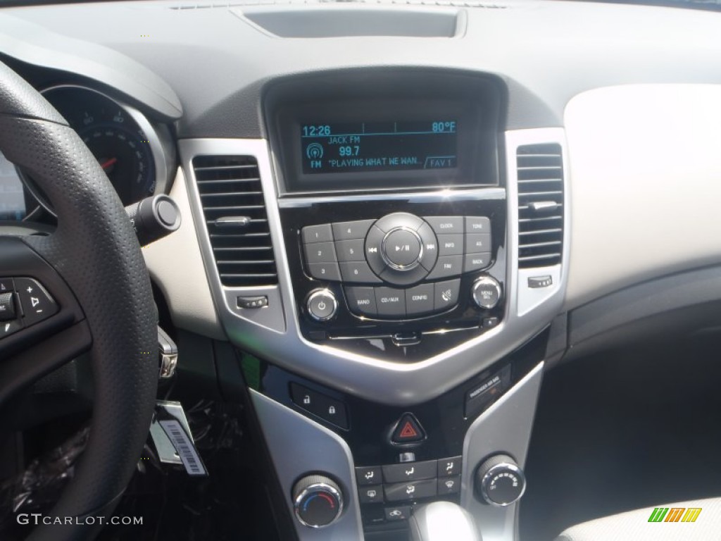 2013 Cruze LS - Silver Ice Metallic / Jet Black/Medium Titanium photo #12