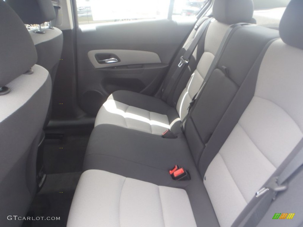 2013 Cruze LS - Silver Ice Metallic / Jet Black/Medium Titanium photo #15