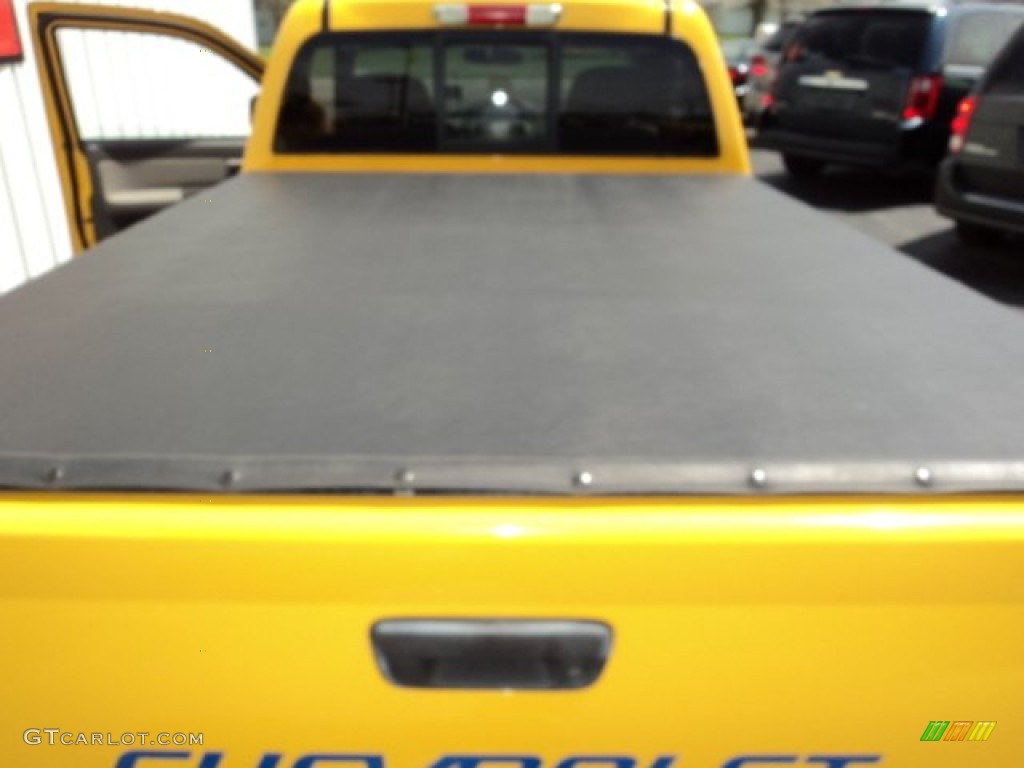 2004 Colorado LS Z71 Regular Cab 4x4 - Yellow / Medium Dark Pewter photo #9