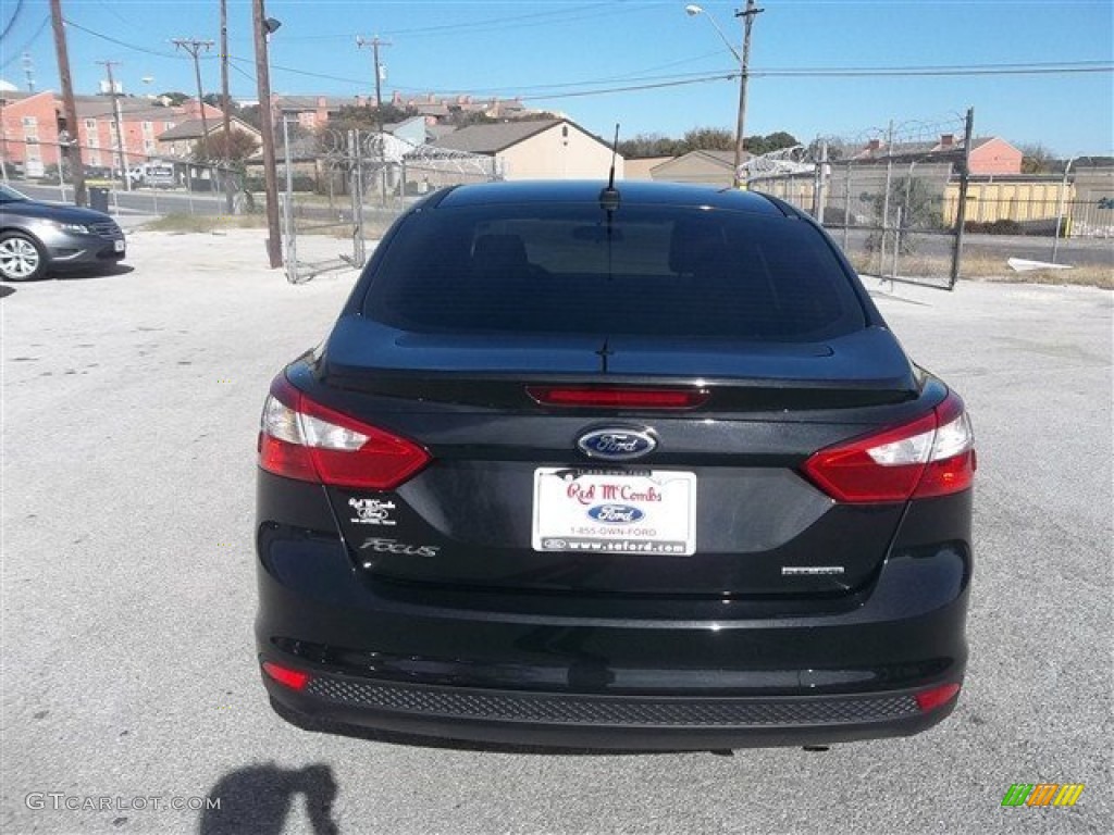 2013 Focus S Sedan - Tuxedo Black / Charcoal Black photo #4