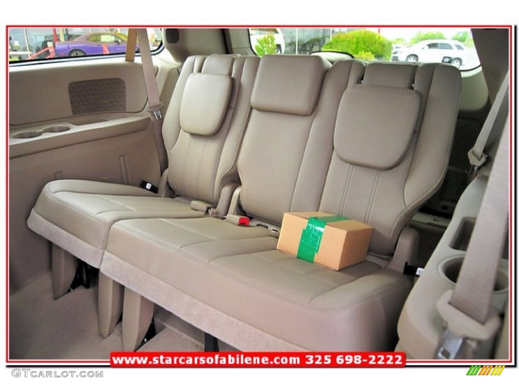 2013 Town & Country Touring - Brilliant Black Crystal Pearl / Dark Frost Beige/Medium Frost Beige photo #20