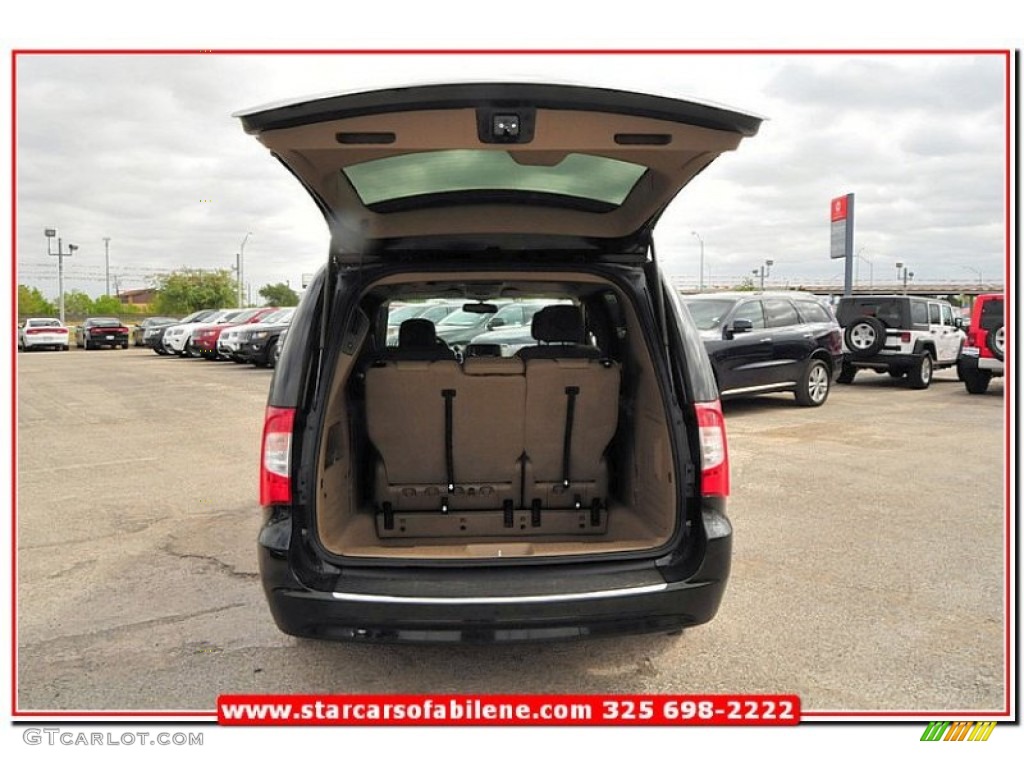2013 Town & Country Touring - Brilliant Black Crystal Pearl / Dark Frost Beige/Medium Frost Beige photo #24