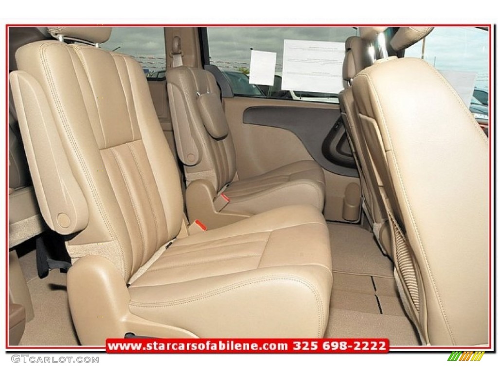 2013 Town & Country Touring - Brilliant Black Crystal Pearl / Dark Frost Beige/Medium Frost Beige photo #26