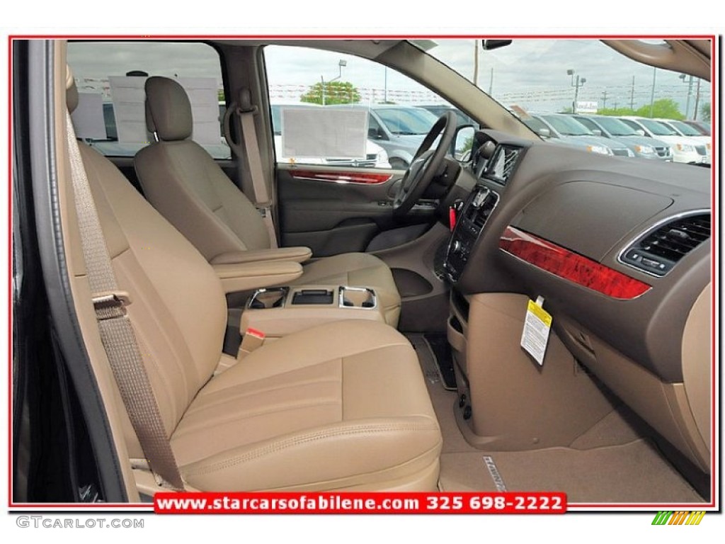2013 Town & Country Touring - Brilliant Black Crystal Pearl / Dark Frost Beige/Medium Frost Beige photo #28