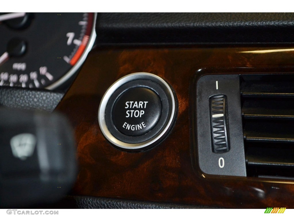 2010 BMW 3 Series 328i Sedan Controls Photo #80383693