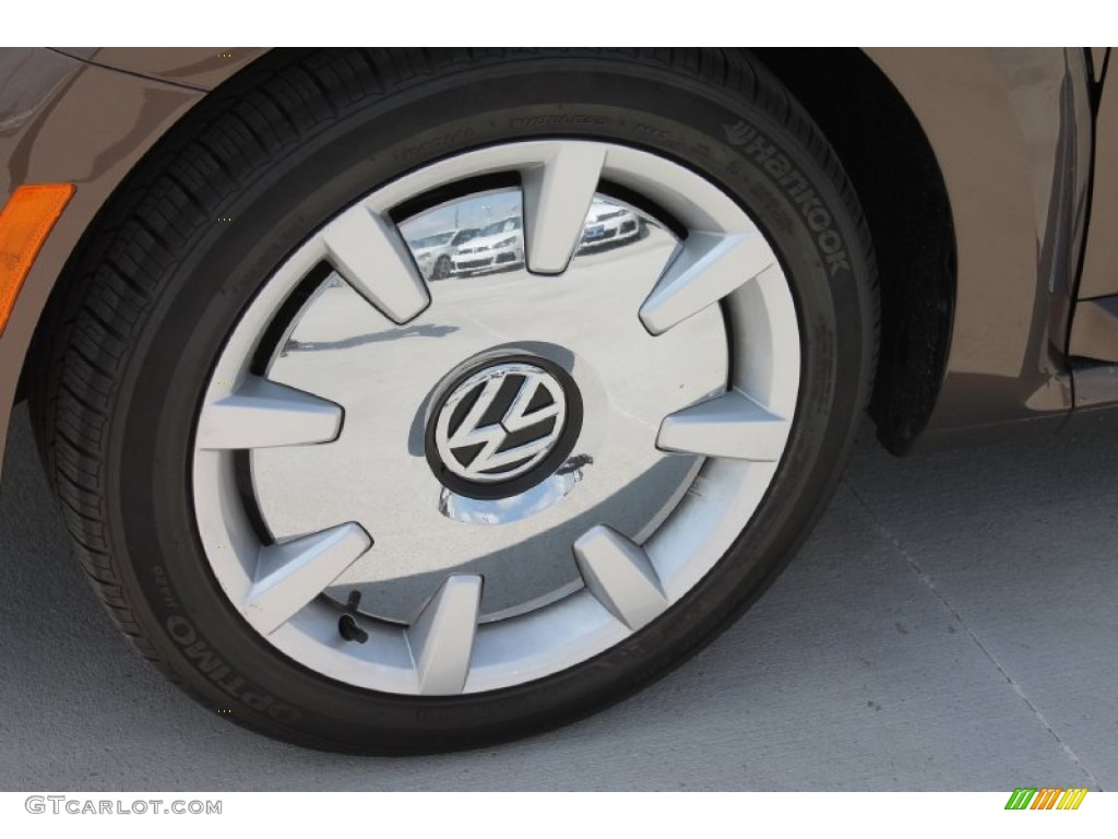 2013 Volkswagen Beetle 2.5L Convertible 70s Edition Wheel Photo #80387765