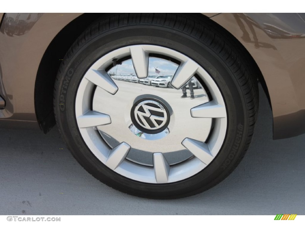 2013 Volkswagen Beetle 2.5L Convertible 70s Edition Wheel Photo #80387813