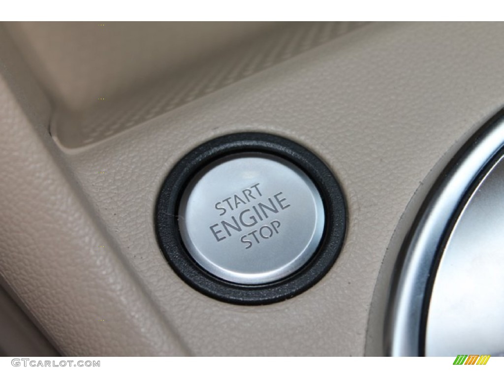 2013 Volkswagen Beetle 2.5L Convertible 70s Edition Controls Photo #80388155