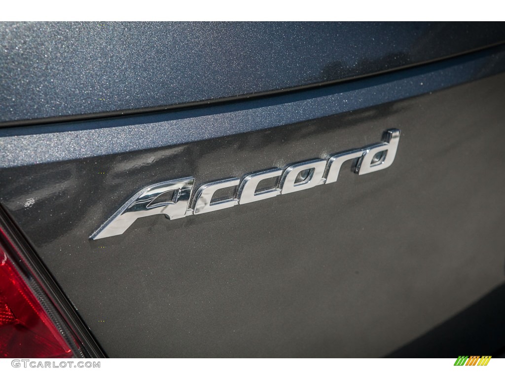 2010 Honda Accord LX-P Sedan Marks and Logos Photos