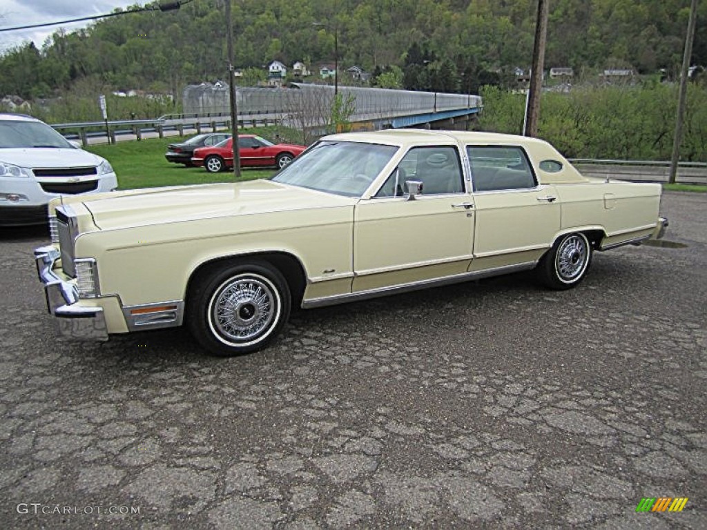 Cream 1978 Lincoln Continental Town Car Exterior Photo #80391135