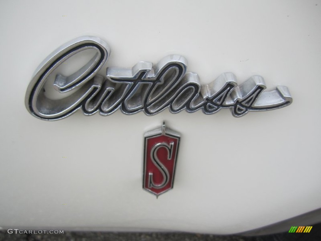 1969 Oldsmobile Cutlass S Marks and Logos Photo #80391342