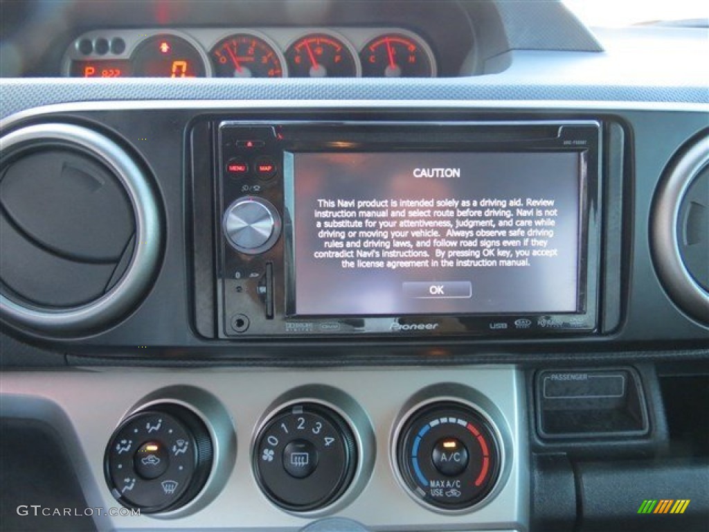 2009 Scion xB Release Series 6.0 Controls Photos