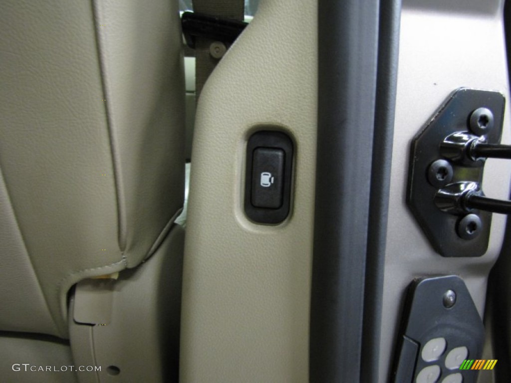 2004 Monterey Luxury - Arizona Beige Metallic / Pebble photo #15