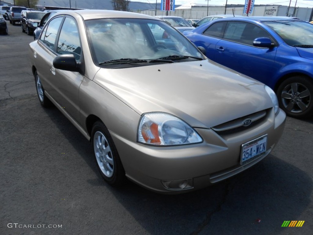 2004 Rio Sedan - Light Gold / Beige photo #3