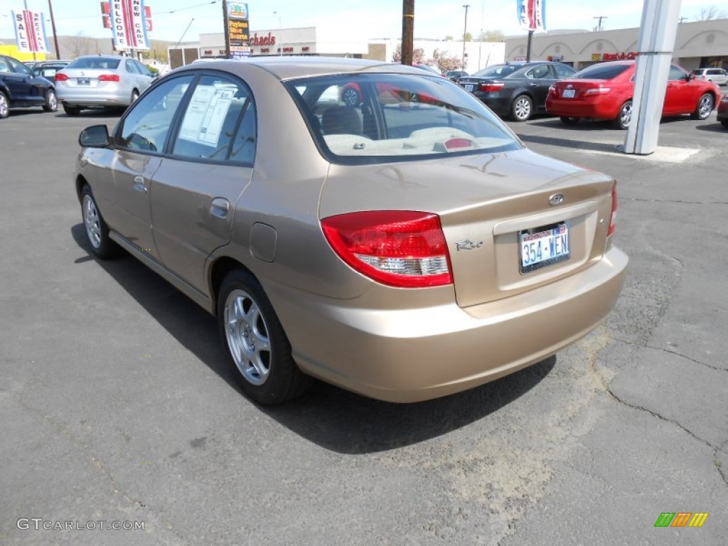 2004 Rio Sedan - Light Gold / Beige photo #7