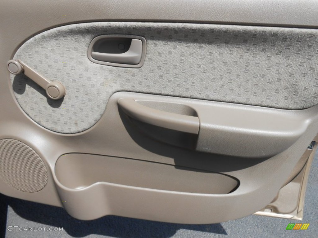 2004 Rio Sedan - Light Gold / Beige photo #13