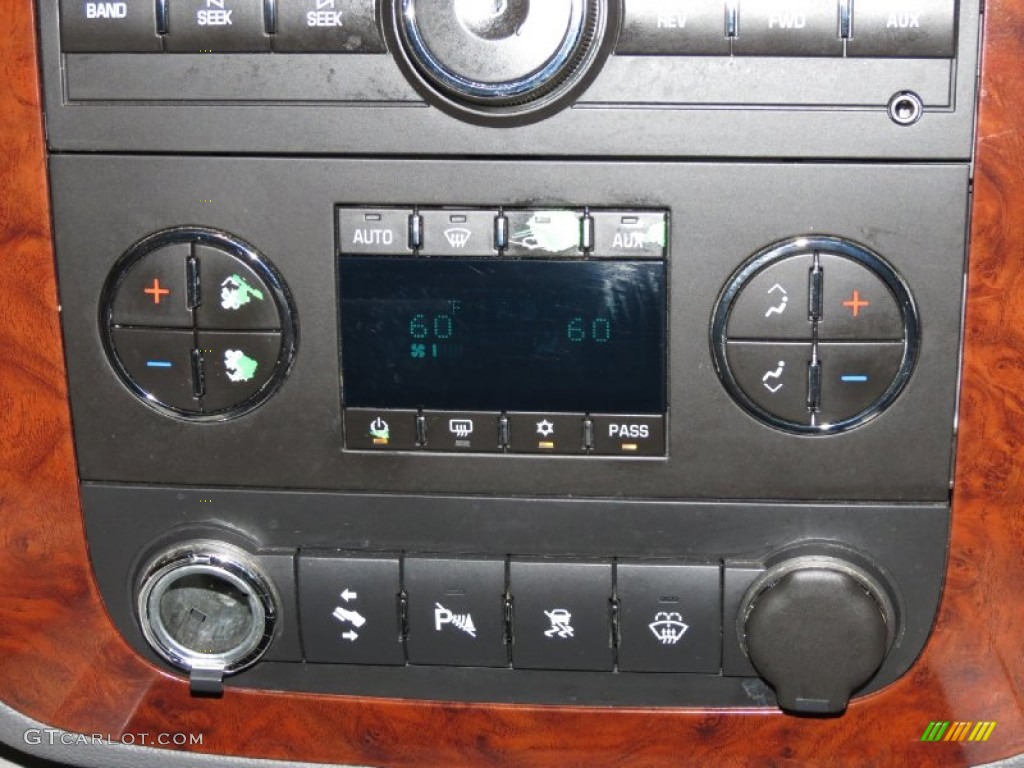 2007 Chevrolet Suburban 1500 LTZ Controls Photo #80400364