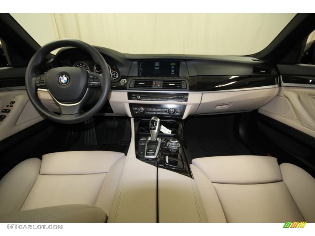 2012 BMW 5 Series 528i Sedan Oyster/Black Dashboard Photo #80412031