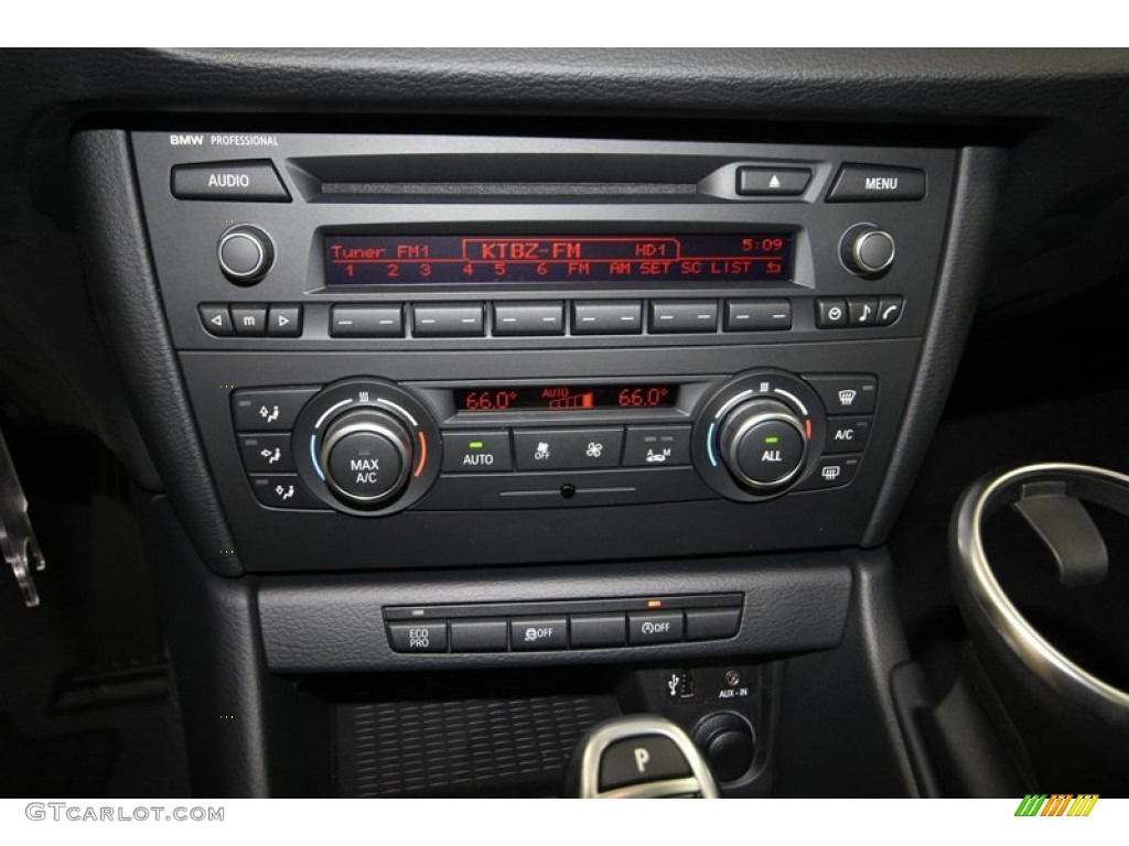 2014 BMW X1 sDrive28i Controls Photo #80414245