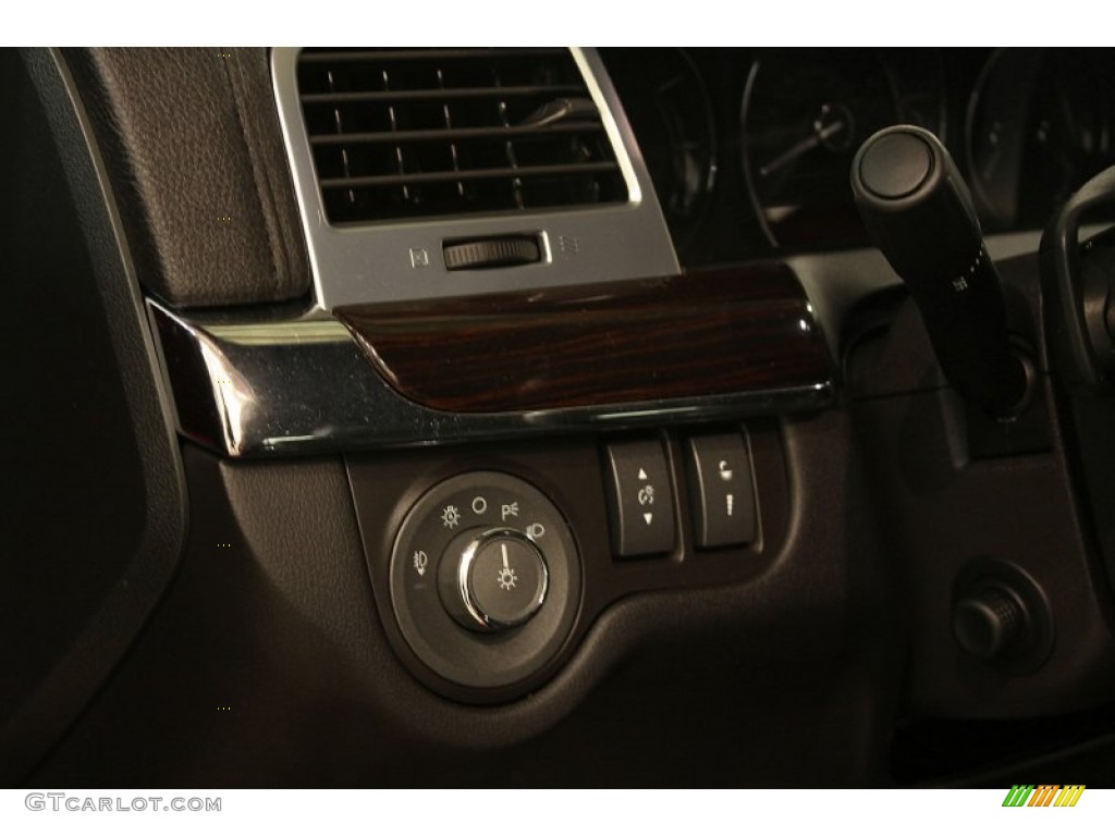 2010 Lincoln MKS AWD Controls Photos