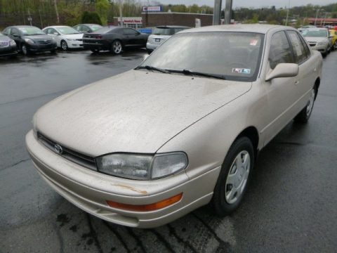 1993 Toyota Camry LE Sedan Data, Info and Specs