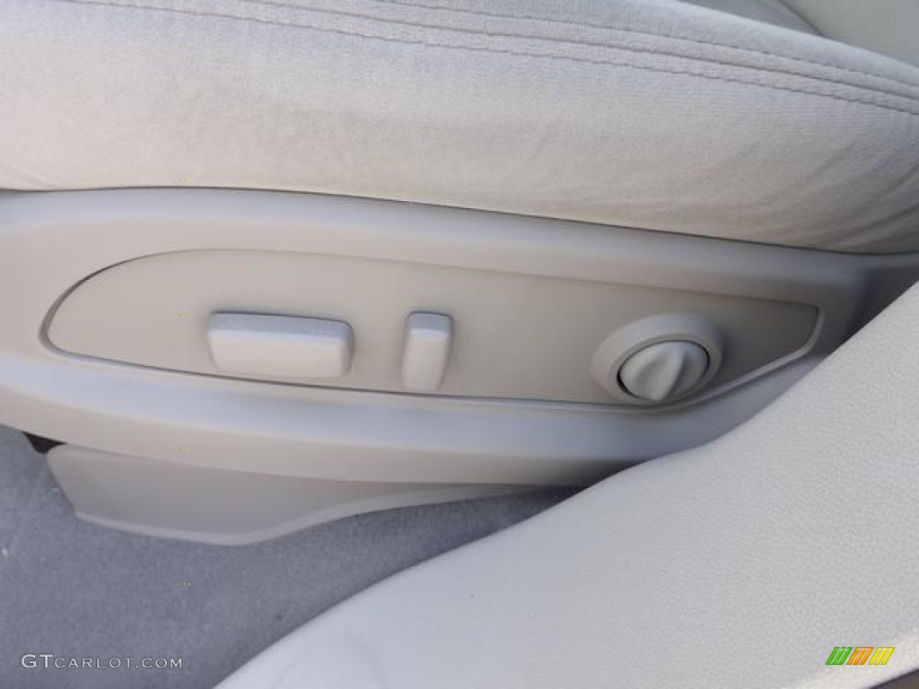 2013 Buick Enclave Convenience Controls Photo #80424241