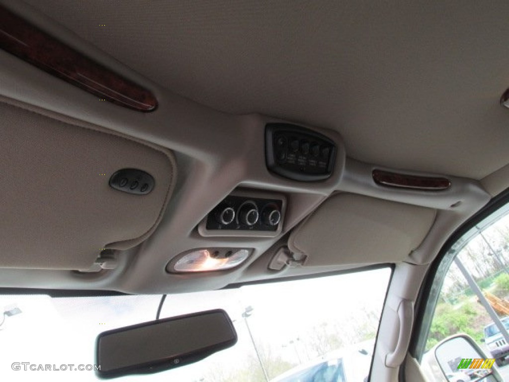 2011 Express 1500 AWD Passenger Conversion Van - Sandstone Metallic / Neutral photo #17