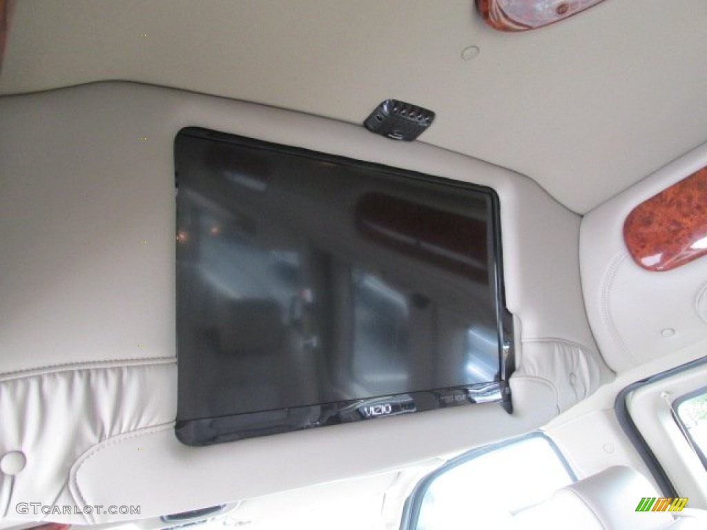 2011 Express 1500 AWD Passenger Conversion Van - Sandstone Metallic / Neutral photo #30